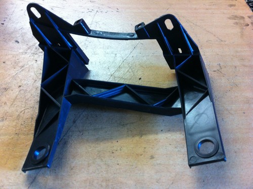 Original VW T5 Halter Halterung Scheinwerfer vorne links 1301329421 92-VWT50311L