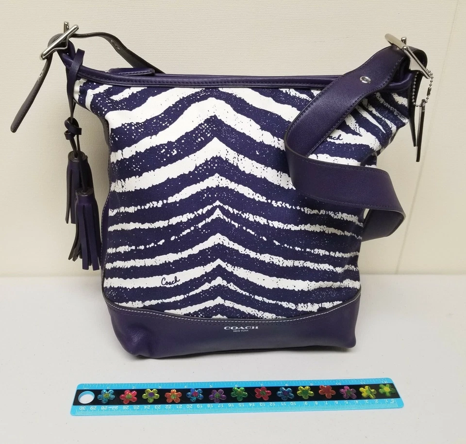 Bolso de Lona con Cremallera Estampado de Cebra Coach Legacy #23410 Marino Púrpura y Blanco