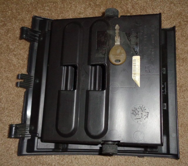 Black 01 02 03 04 05 PT Cruiser Dash Glove Box with Key OEM eBay