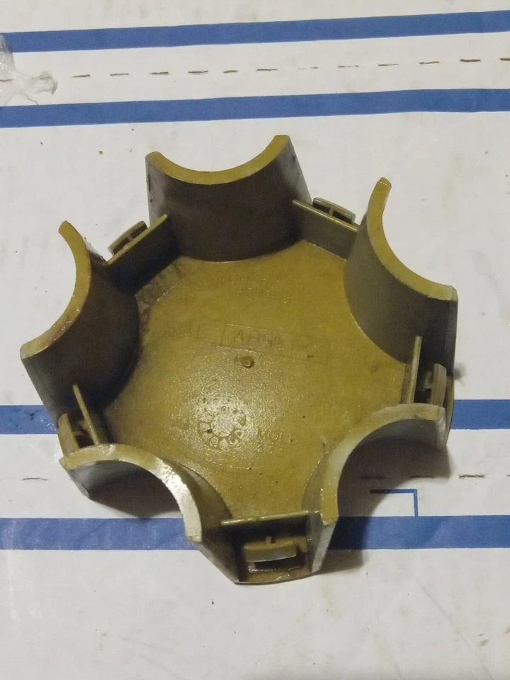 Oldsmobile Intrigue, Silhouette: 1998, 1999, 2000 - 2003, tapa central, #9593054 Foto 3 de 4