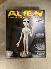 New Lindberg Alien Plastic Model Kit 2006 Close Encounters Roswell UFO 