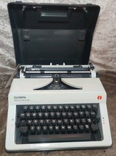 Vintage OLYMPIA Monica De Luxe Portable Typewriter w/Case 1970s Made in UK