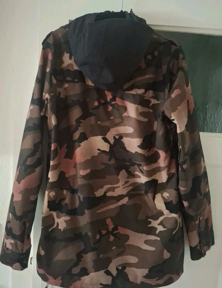 Tolle Outdoorjacke v. VOLCOM, Camouflage mit rosa, XL, wasserfest - Bild 3 von 4