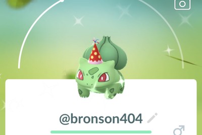 Pokemon Shiny Bulbasaur Party Hat Go