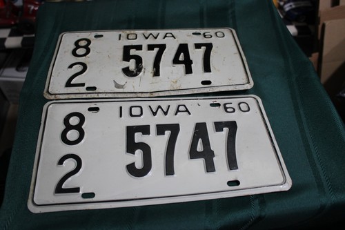 PAIR IOWA LICENSE PLATE 1960 SCOTT COUNTY 82-5747 NICE