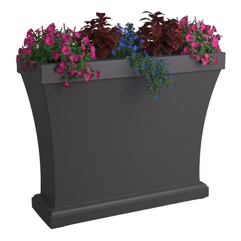 Cestas de plantas, macetas, canales de Ventana