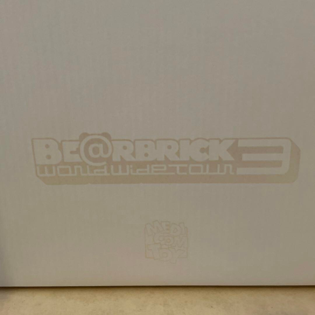 MEDICOM TOY - BE@RBRICK HELLO KITTY (青オーバーオール版) 1000％ Amazon.co.jp: BE@RBRICK ベアブリック HELLO KITTY (青