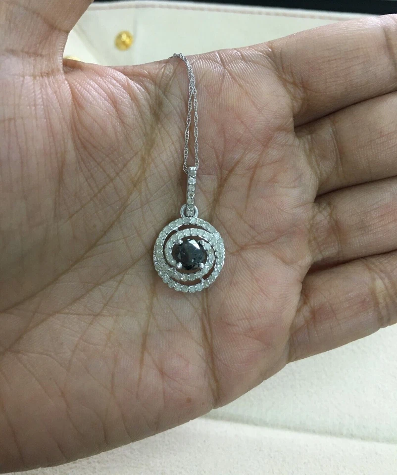 Halo solitario gota remolino diamante blanco y negro natural de oro blanco de 10 quilates Foto 2 de 4