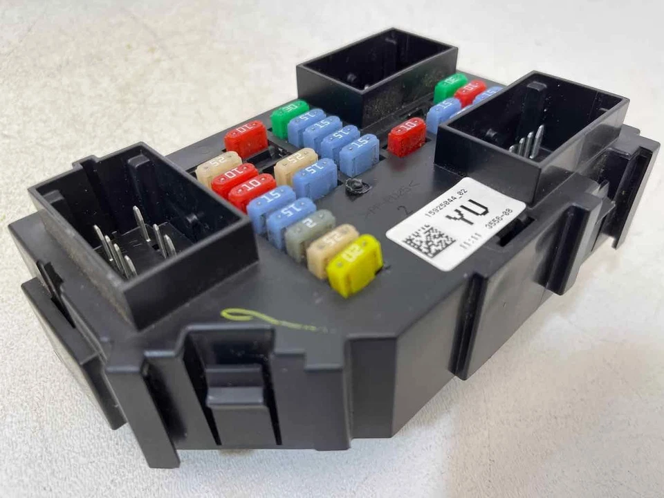 Se adapta a Chevrolet Suburban 1500 2007-2014 cabina relé de fusibles caja de conexiones OEM Foto 3 de 4