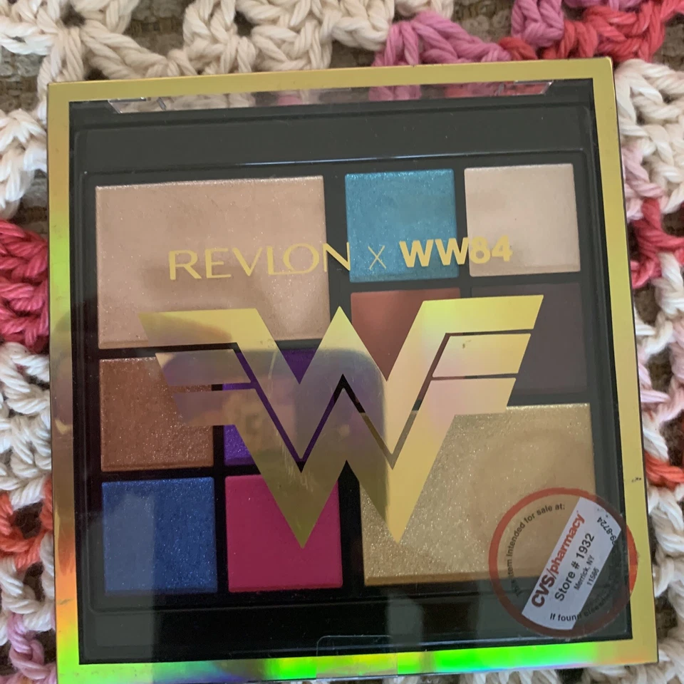 REVLON WW84 Wonder Woman Face & Eye shadow Palette - Bold Blends - Image 4 of 4