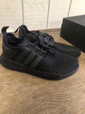 adidas nmd r1 triple black reflective 