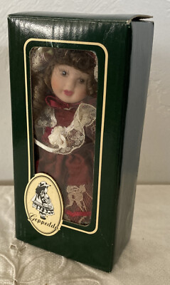 NIB Geppeddo 7'' Porcelain Fashion Doll  06C904 Includes Burgundy Dress Hat Purse
