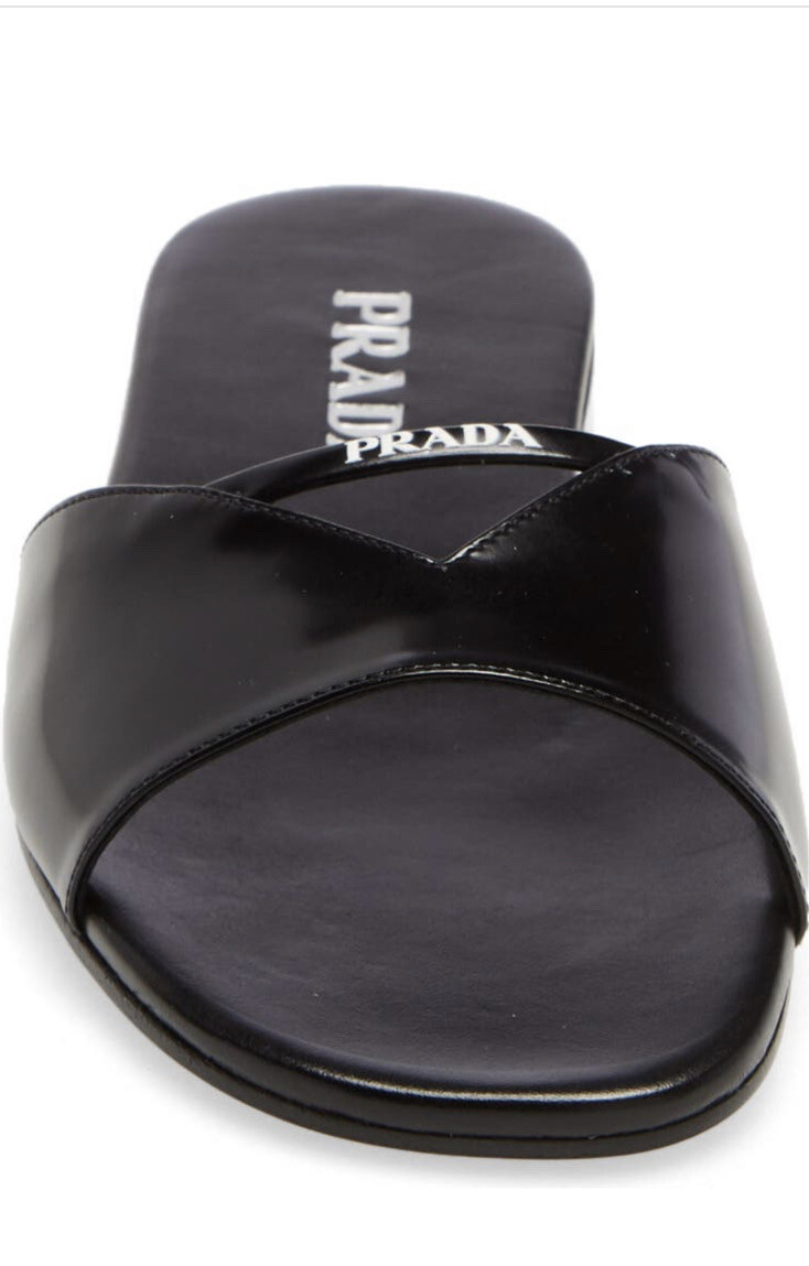 【関税＆送料込み】Prada Leather Slides With Logo Prada triangle-logo Leather Slides | Black | FARFETCH