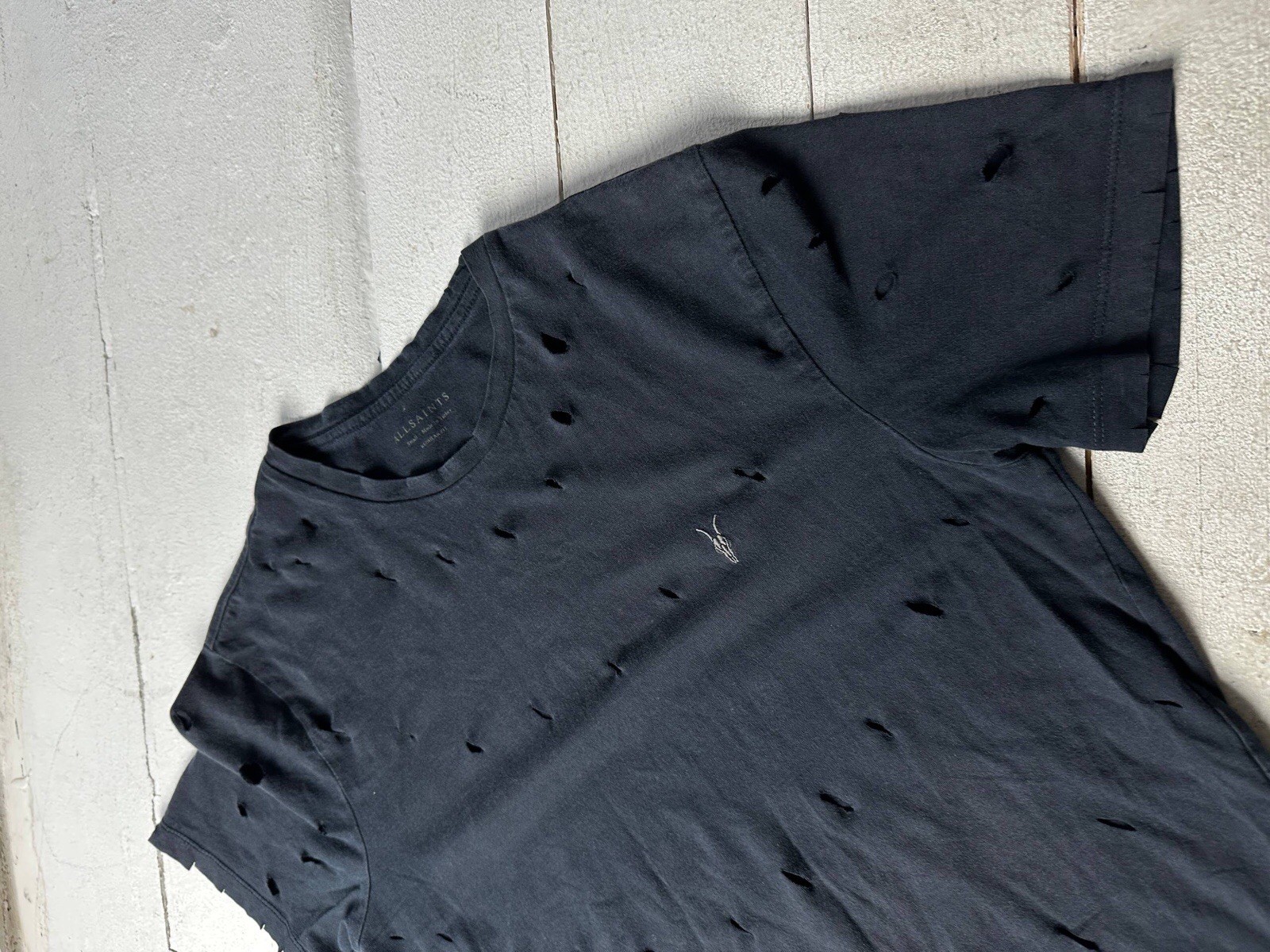 🚨ALLSAINTS Men's SHIRT SHORT SLEEVE BASIC tee With  Logo Rare Distressed image 6