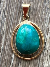 Vintage 14k yellow gold Eilat stone pendant