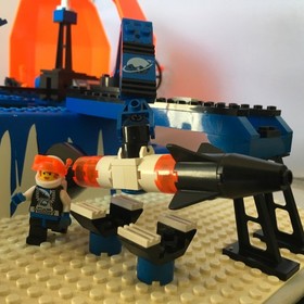 Space LEGO Ice Planet 2002 Ice Station Odyssey (6983)