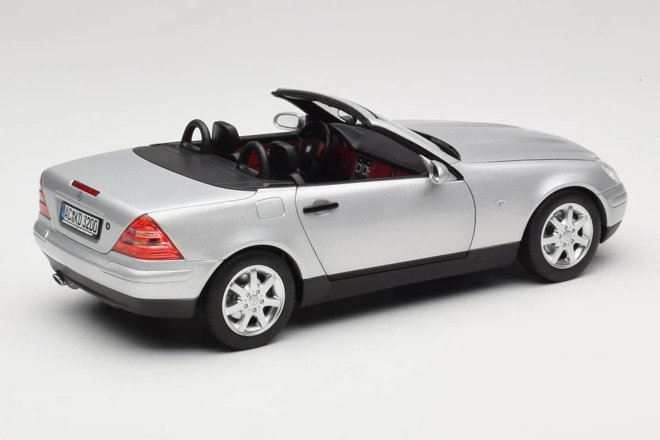 183020 Mercedes SLK R170 Brillant Silver Norev 1/18 - Immagine 3 di 4