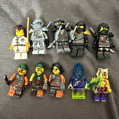 LEGO Ninjago Minifiguren Konvolut 10 Stk. mit Zubehör & Schwertern, Top Zustand