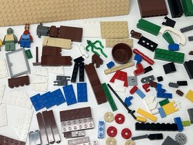 LEGO SpongeBob SquarePants Krusty Krab 3825 Mostly Complete.. READ Description