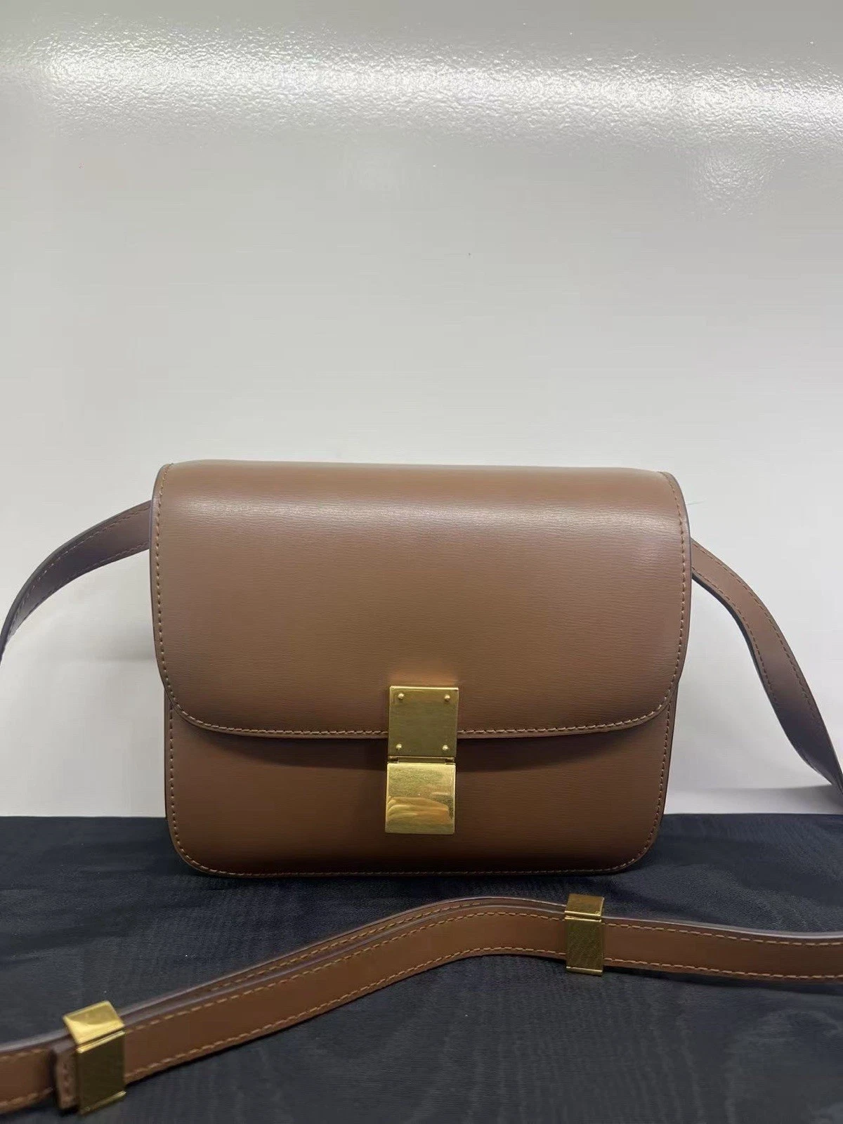 Celine — Pre-owned Authentic Celine Classic Box Medium Tan Calfskin