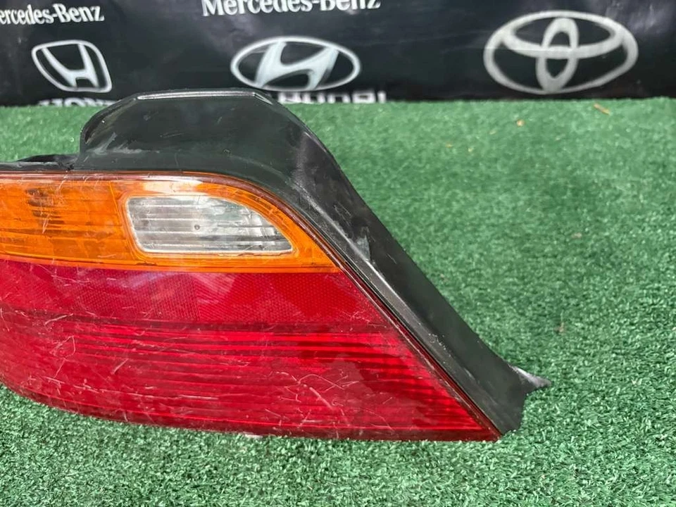 1999 - 2001 Acura TL Left Driver Side Outer Taillight Lamp OEM 33551-S0K-A01 Foto 2 de 4