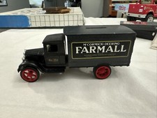 Farmall 1931 Hawkeye Truck Bank 1/34