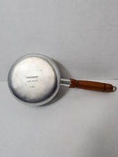 Olla de aluminio Wear-Ever de 1 qt mango de madera de colección forma increíble