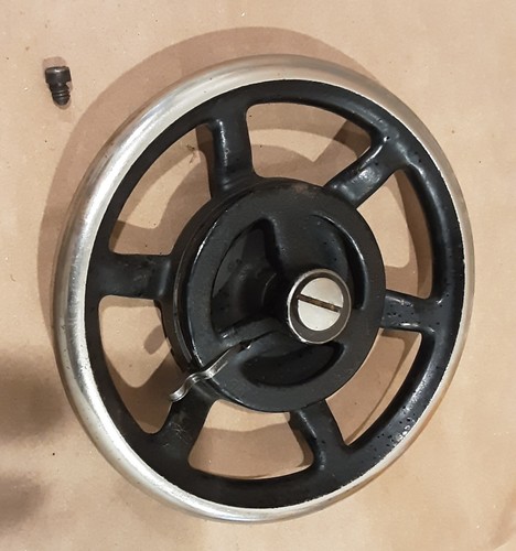 Antike weiße rotierende USA Nähmaschinenteile - Bild 2 von 32