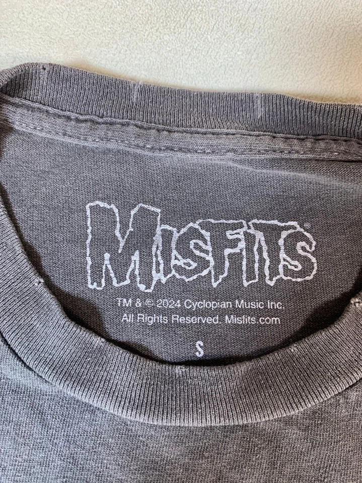 Camiseta Misfits Pequeña Gris Foto 3 de 4
