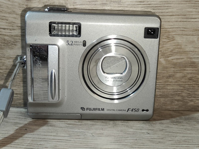 フジフイルム(FUJIFILM) FinePix F450 シルバーの買取価格｜ナニワ