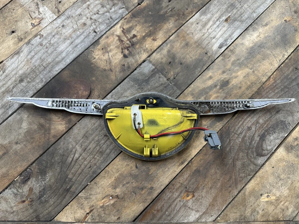 Puerta levadiza eléctrica PT Cruiser 2005-2010 maletero escotilla manija emblema OEM - amarillo Foto 4 de 4