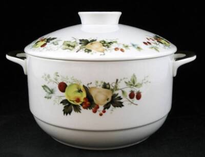 Royal Doulton Miramont 2 Quart Casserole Dish TC1022