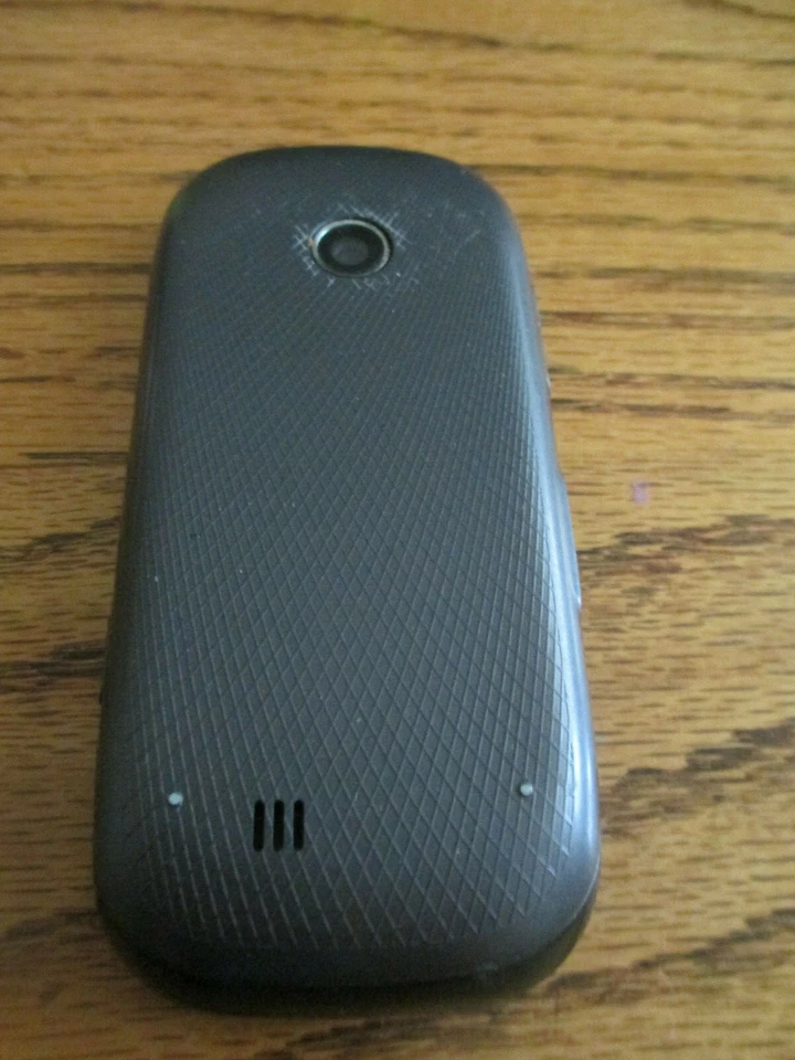 LG Cosmos 2 VN251 - Black (Verizon) Cellular Phone - For Repair or Parts - Image 2 of 4