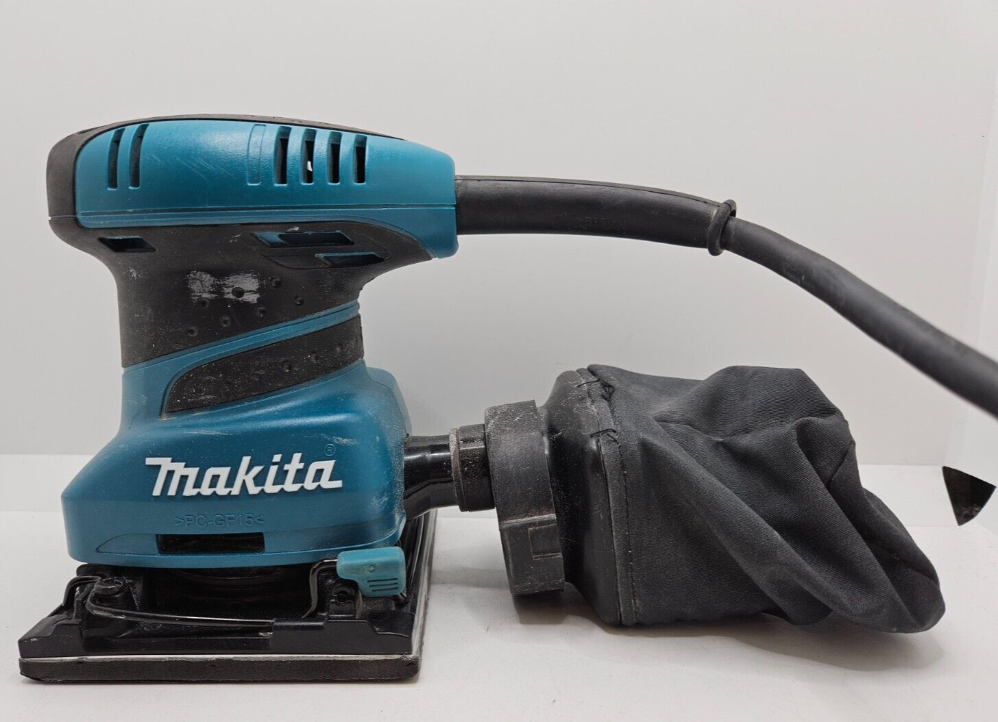 Makita BO4555 240V Dustless Palm Sander eBay