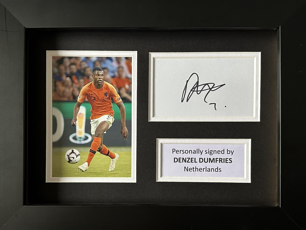 DENZEL DUMFRIES SIGNED WHITE CARD IN A4 NETHERLANDS FRAMED DISPLAY 