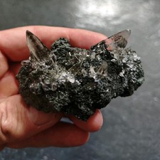 Cluster di quarzo Ialino su matrice di Clorite Val Formazza