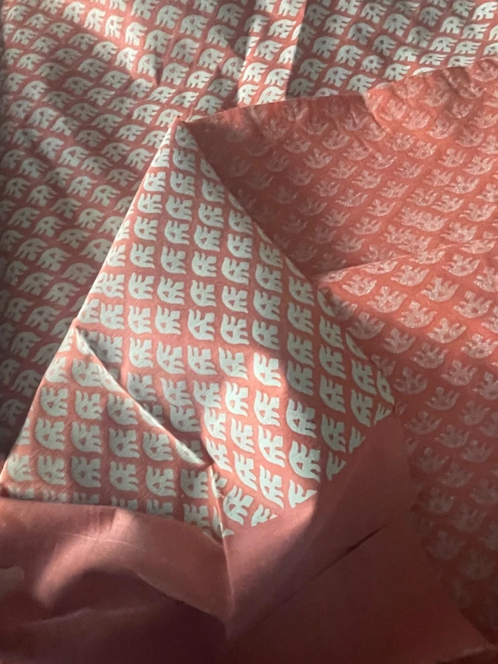 Tela con patrón de Marianne Groves Brothers en coral y tostado 4,10 yardas Foto 4 de 4