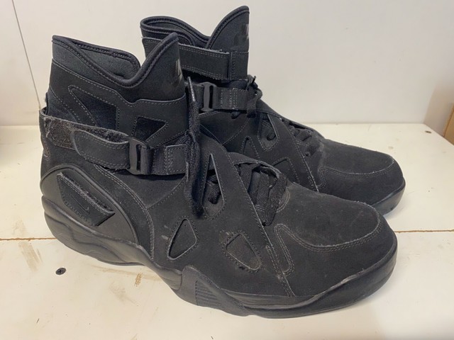 nike air unlimited triple black