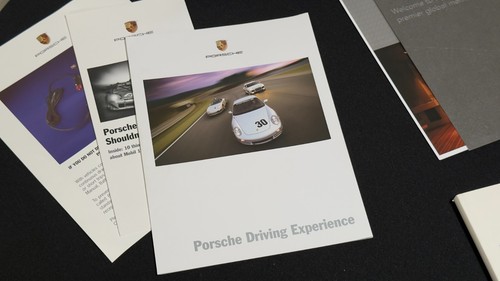 OEM Porsche Tin Box & Welcome Literature - Imagen 10 de 13