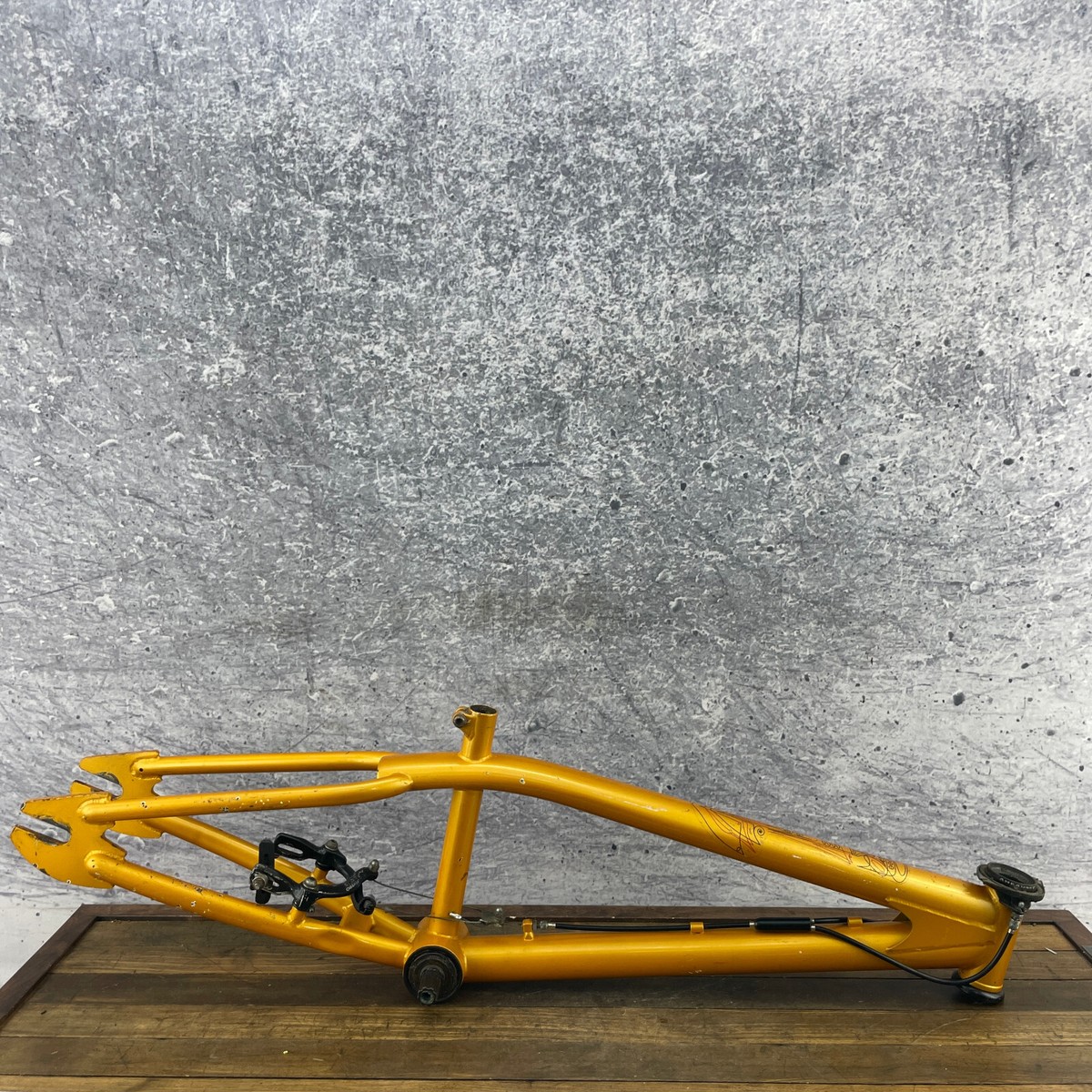 Nirve BMX Frame Mid School Freestyle BMX 20 in Gold 14 mm Dropout