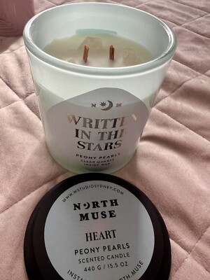 North Muse Doppeldocht klare Quarzkristall infundierte Kerze in einem Glas. 440 g.