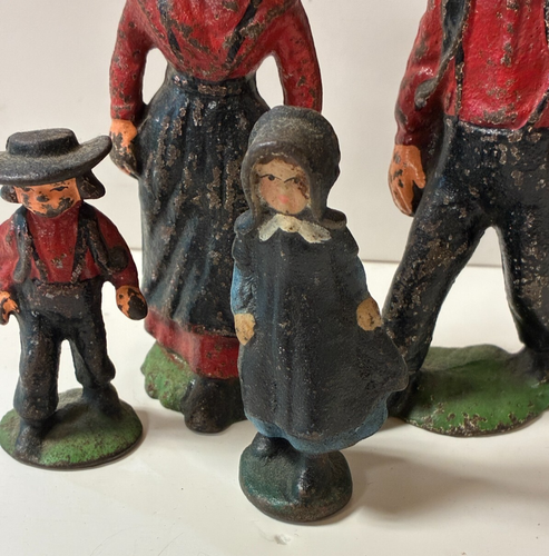 Vintage Cast Iron Amish Family Figures 2 Adults 2 Children - Picture 4 of 7