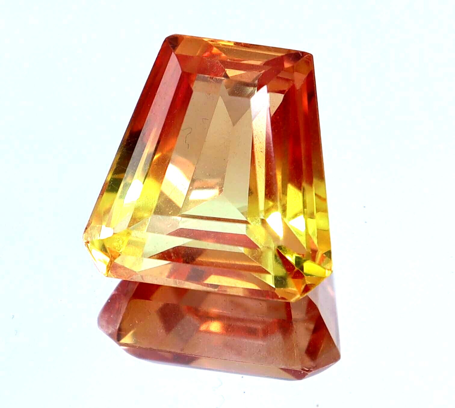 Ambre Baltique Naturel 205.15 Carats - Certifié EGL - Orange Et Noir Translucide