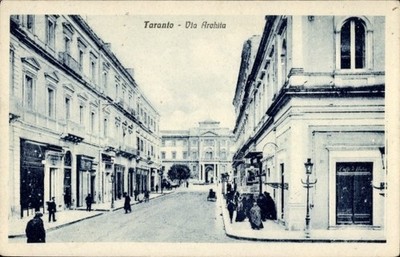 Ak Tarent Taranto Puglia,  Straße, Menschen, Geschäfte,  Gebäude - 4806267