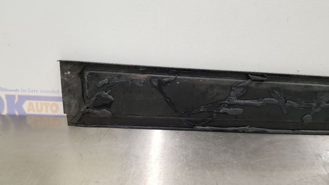 Ferrari Testarossa 1990 RIGHT Body side molding