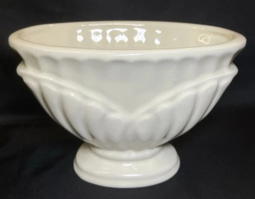 Vintage HAEGER Pottery White Oval Footed Planter Vase 709-36 With Tag Sticker