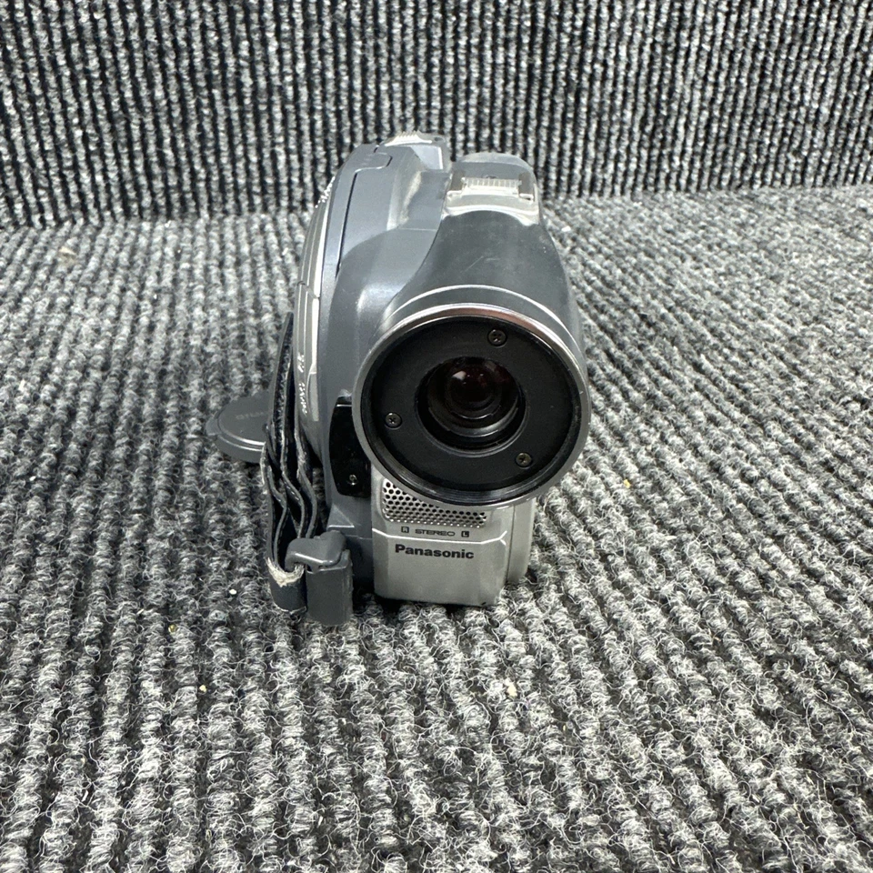 Panasonic VDR-M70 DVR DVD Video Camera Palmcorder Camcorder - Image 2 of 4