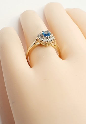 9ct Yellow Gold Diamond and Blue Topaz Cluster Ring Size L - Picture 14 of 18