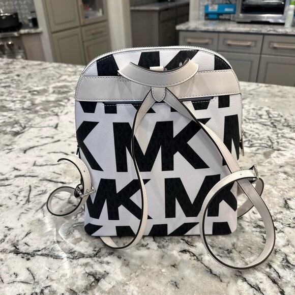 Michael Kors Cindy MK Graphic Signature Backpack NWT  display picture 2