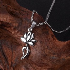 new Floral necklace - elegant and light-hearted pendant fashion jewelry